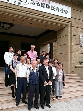 早朝街頭活動！！
毎週月曜日、港区内の交差点
にて、活動中！！